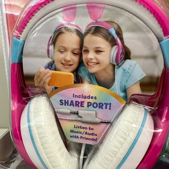 New DreamWorks Trolls Band Together Headphones | Share Port | Poppy Music/Audio - Picture 4 of 5
